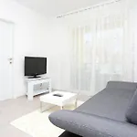 Apartman With Parking Space - 10362 *