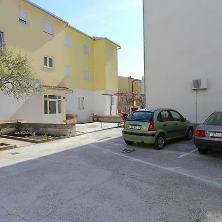 Apartments With Parking Space Omis - 10362 Apartman *