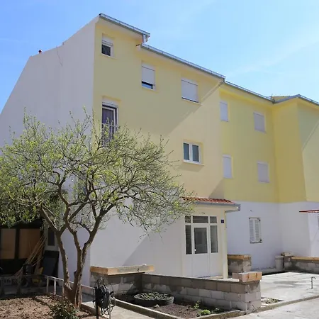 Apartman Apartments With Parking Space Omis - 10362 Omis
