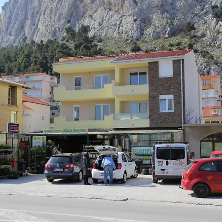 Apartman Apartments With Parking Space Omis - 10362 Omis